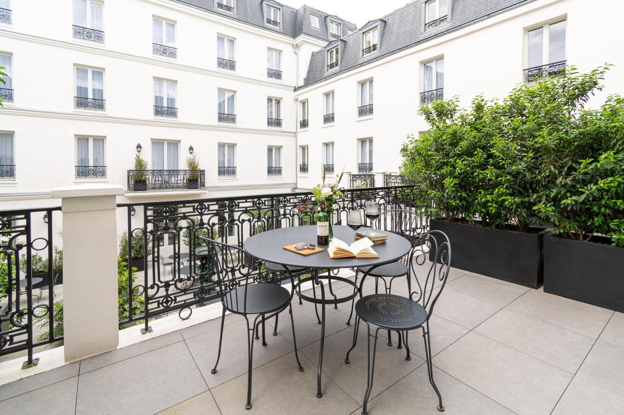 Hotel & Spa Napoleon Fontainebleau Bagian luar foto