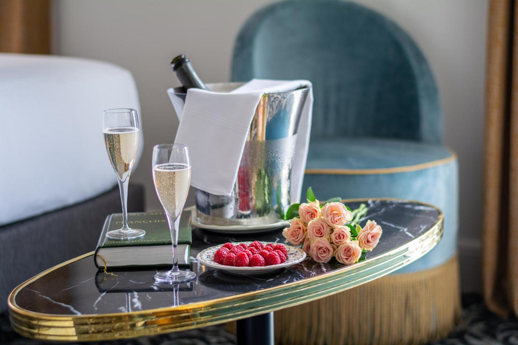 Hotel & Spa Napoleon Fontainebleau Bagian luar foto