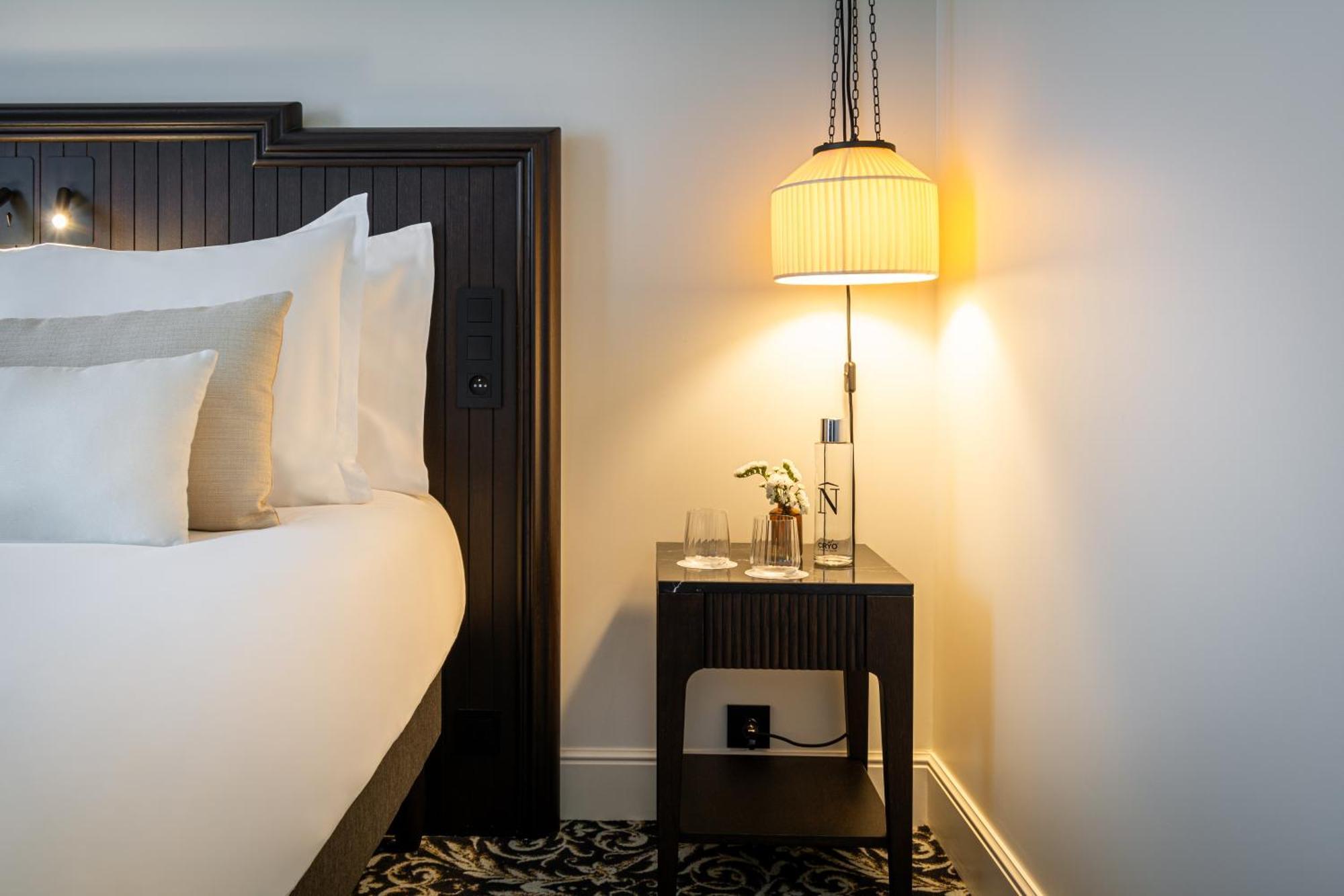 Hotel & Spa Napoleon Fontainebleau Bagian luar foto