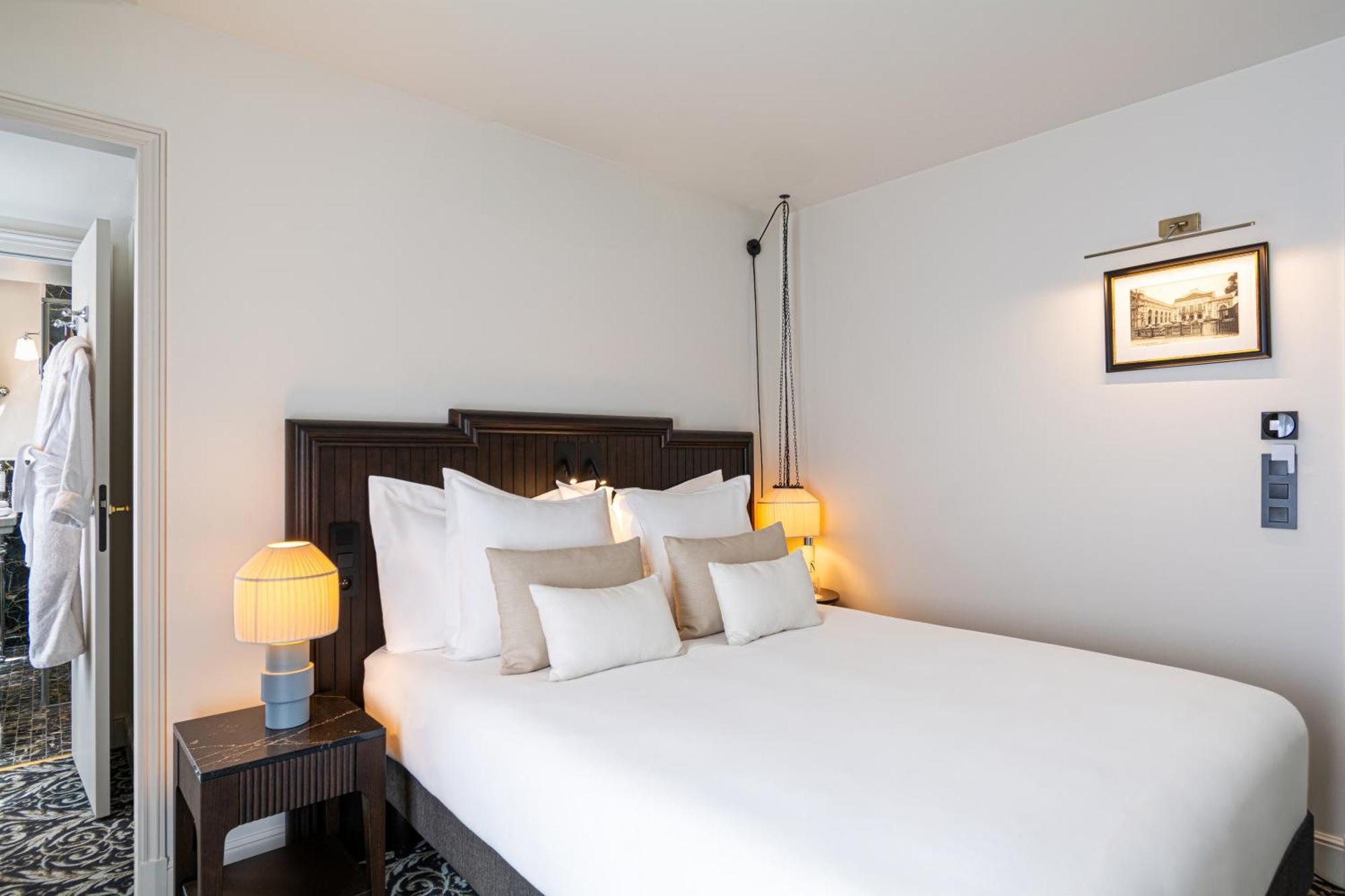 Hotel & Spa Napoleon Fontainebleau Bagian luar foto