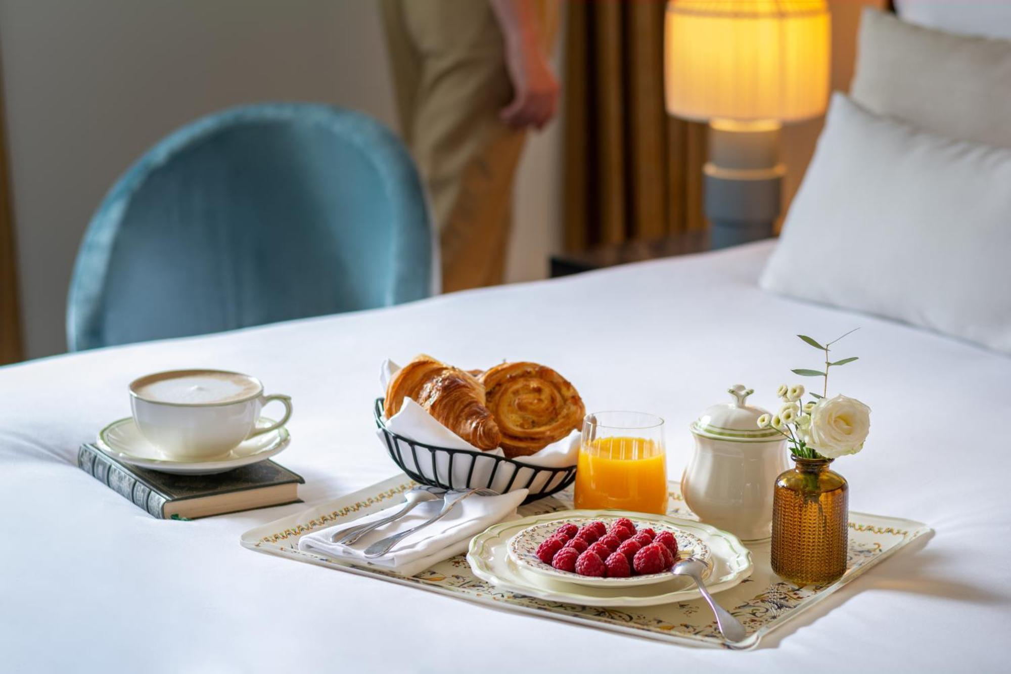 Hotel & Spa Napoleon Fontainebleau Bagian luar foto