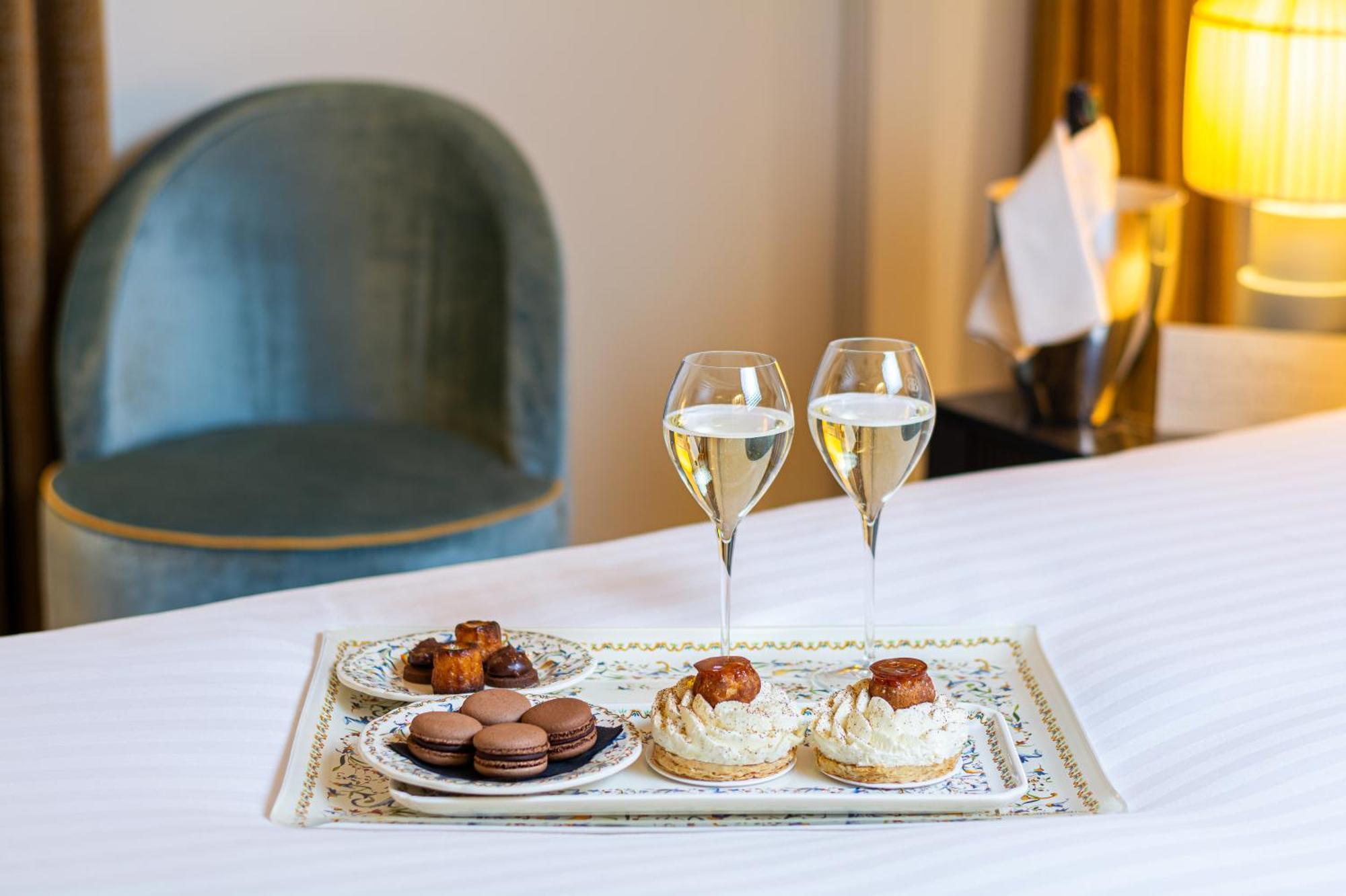 Hotel & Spa Napoleon Fontainebleau Bagian luar foto