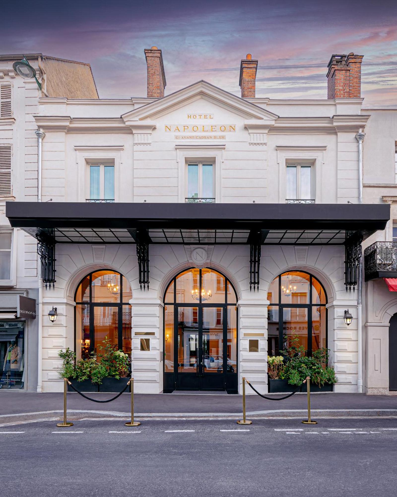 Hotel & Spa Napoleon Fontainebleau Bagian luar foto